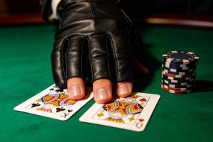 德州扑克中的点数下注与极限下注：规则与策略全面解析